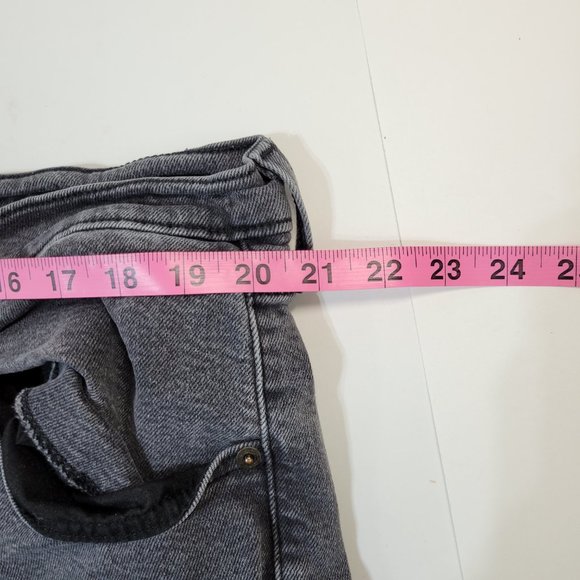 Levi's Women's High Waisted Women's Mom Jeans Denim Black - Size 18 - Picture 3 of 5